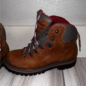 Size 9 Women’s Hiking Boots